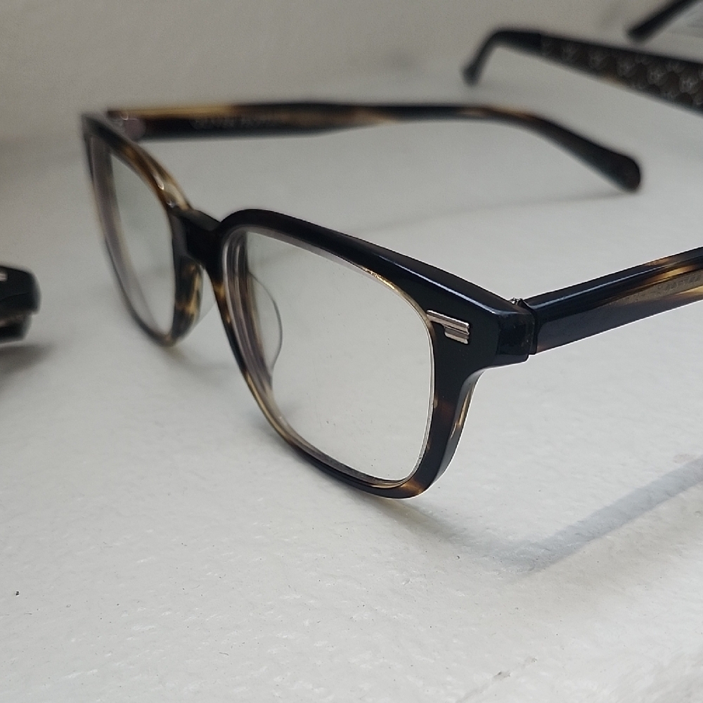 Stylish Black and Brown Oliver Peoples Glasses